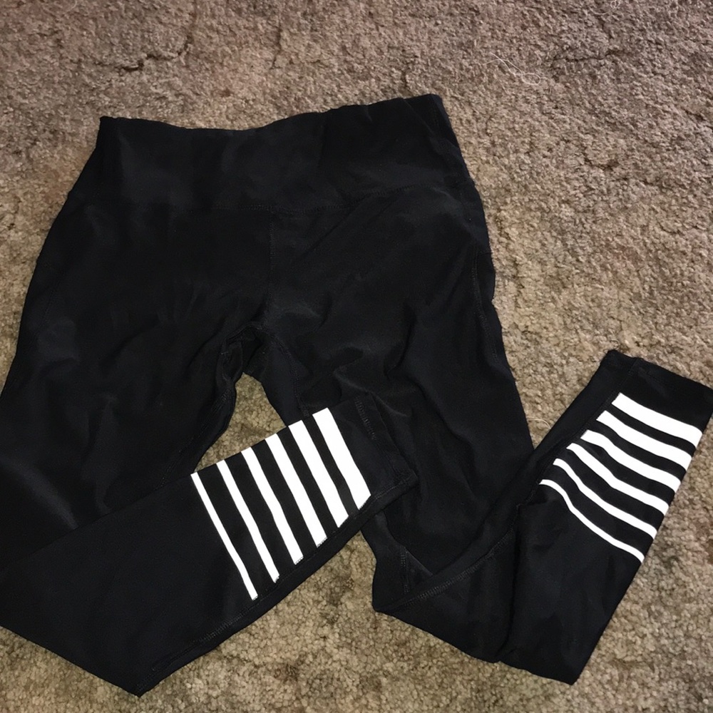 Black leggings with white stripes on the calf’s